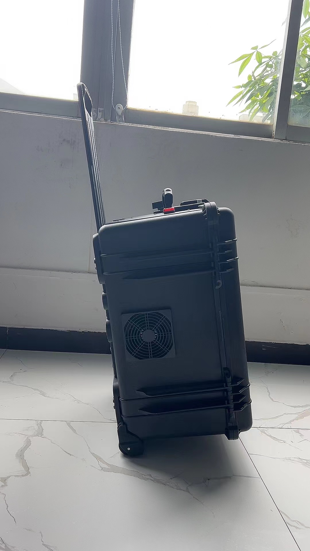 四子王手拉箱型移动通信干扰器